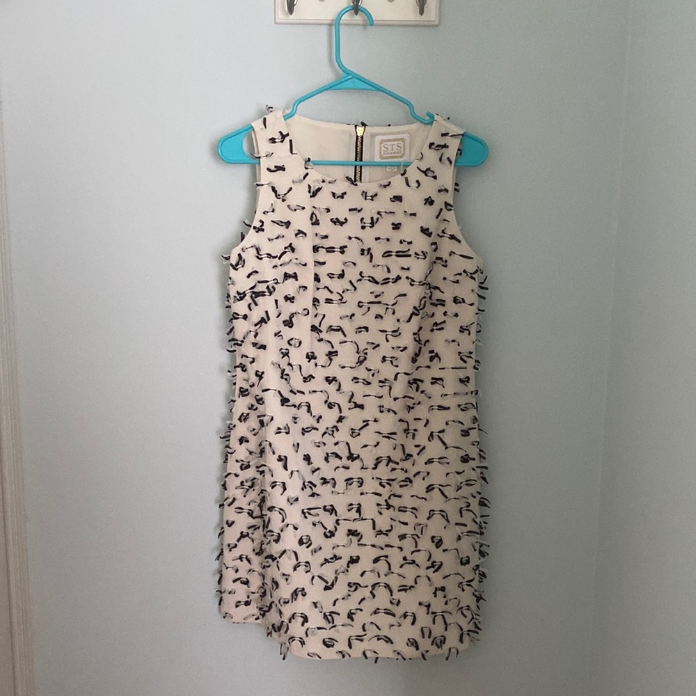 SAIL to SABLE white and blue woman’s 8 dress